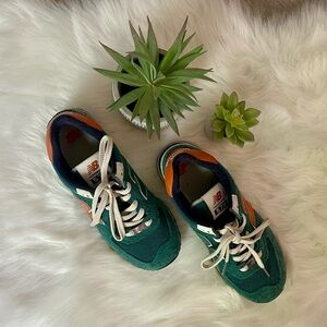 NEW BALANCE | Unisex (M7.5/W9) Retro Classic Sneakers Green & Orange- worn 2x
